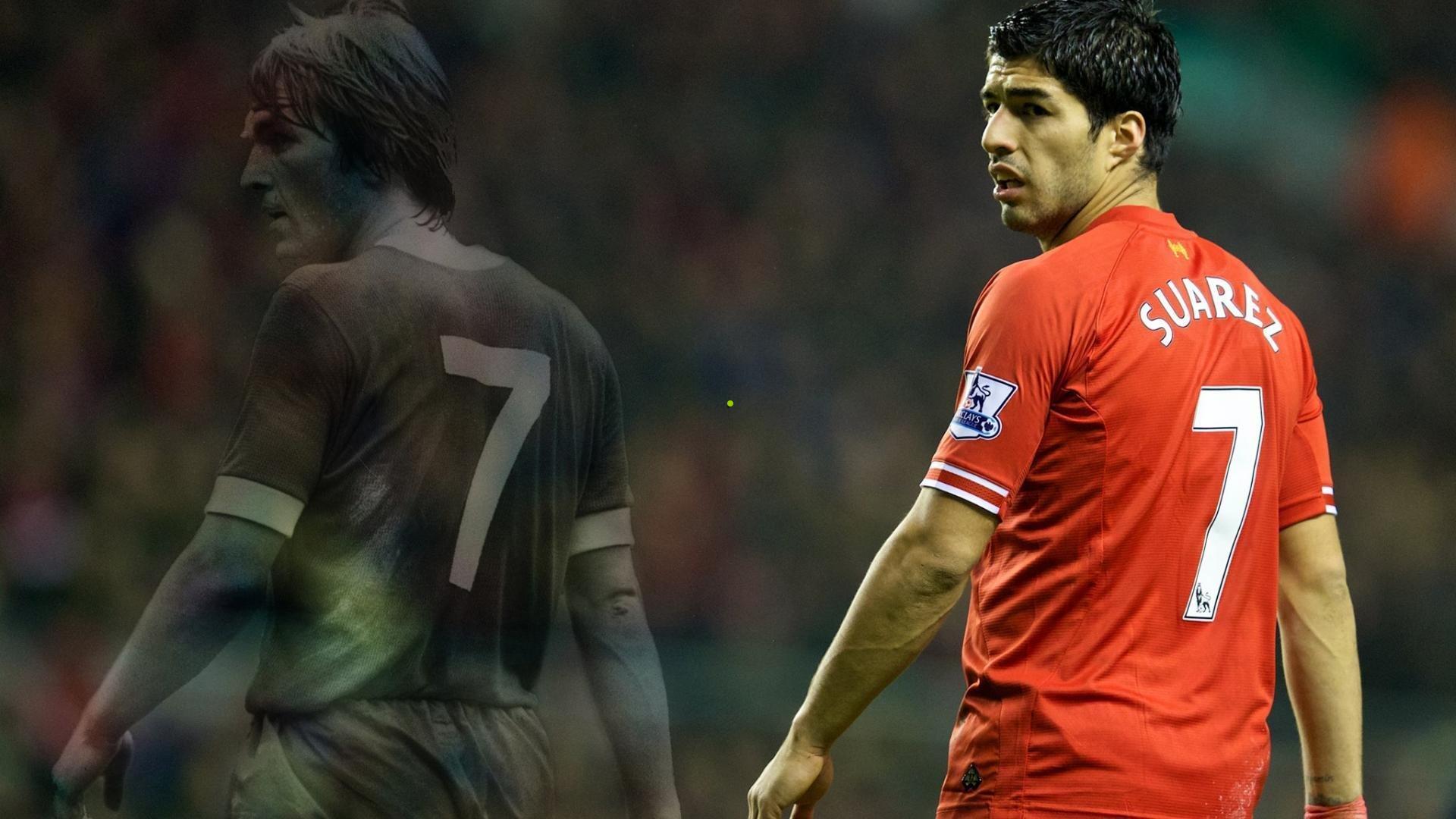 国旗飘扬，众志成城，球迷看台掀起红色浪潮助威国足